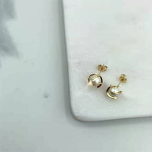 Load and play video in Gallery viewer, 18K Gold Layered Pearl in Gold Lines Stud Earrings 21.0055/92
